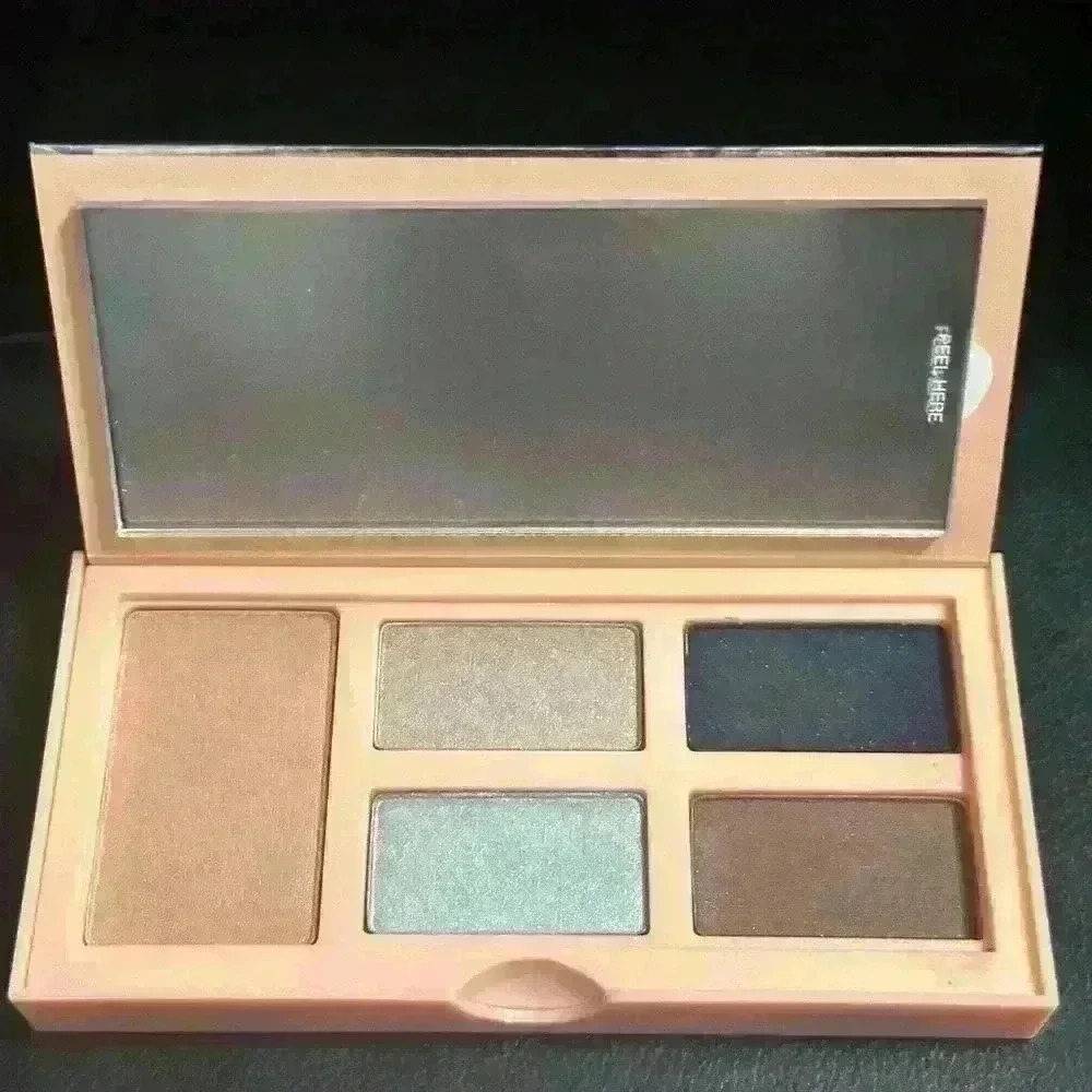 Clinique Limited Edition Eye and Cheek Palette NEW - Picture 3 of 3